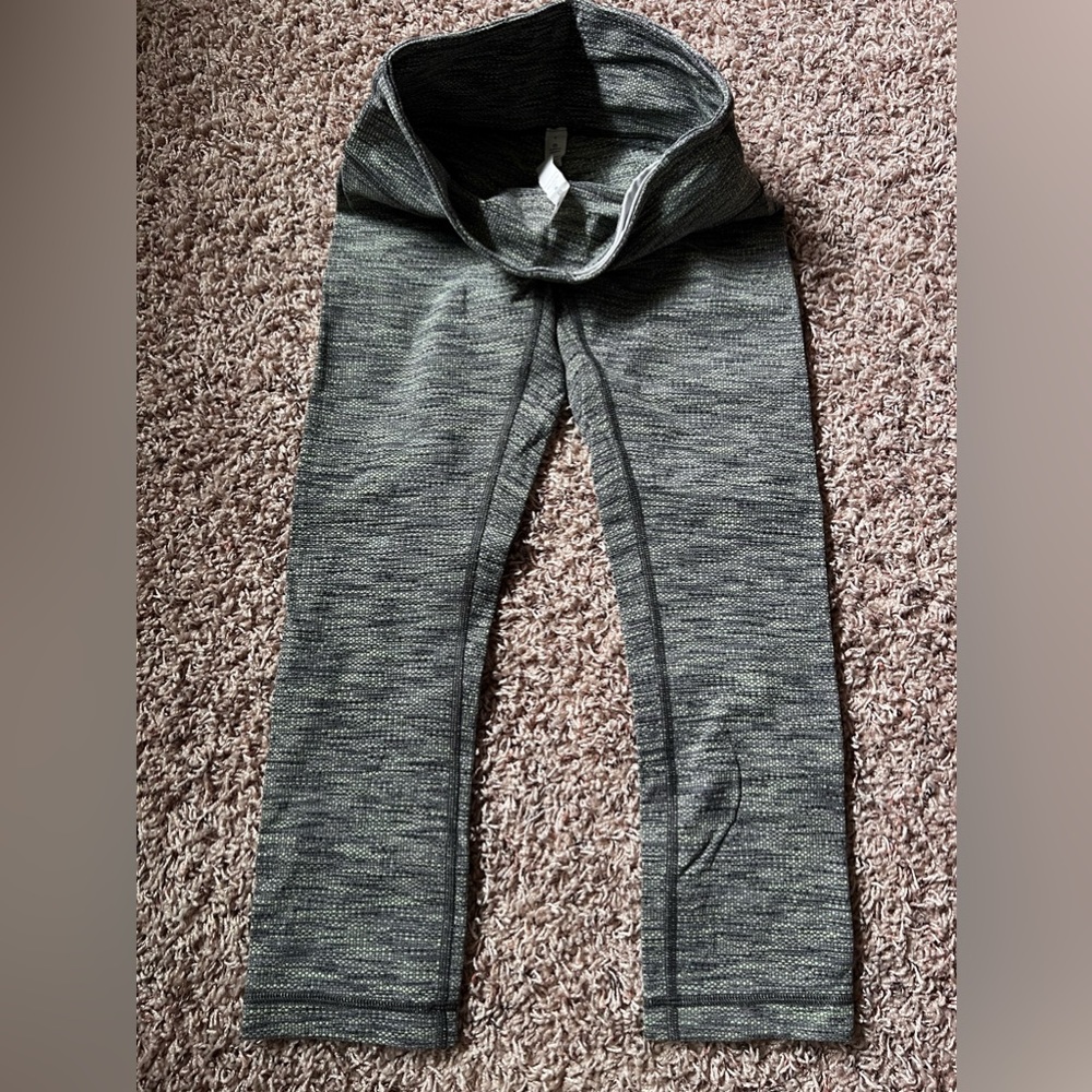 GUC Lululemon Wunder Under Crops Size 4